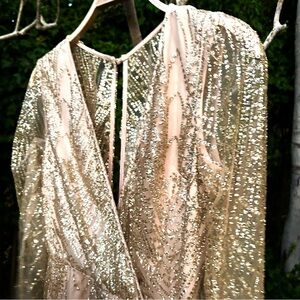 Showpo Splrkly Gold Sequin,long sleeve Mini Dress, 💃🏻 $4.99 SHIP. Size Small